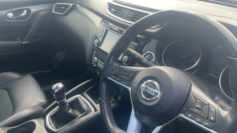 Nissan Qashqai 1.3 DiG-T Tekna 5dr Petrol Hatchback